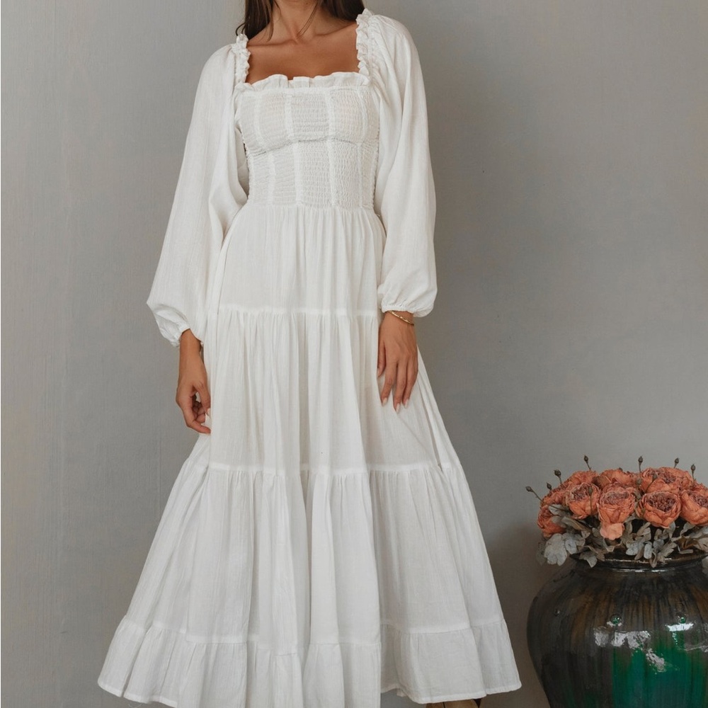 Chic White tiered linen midi Dress